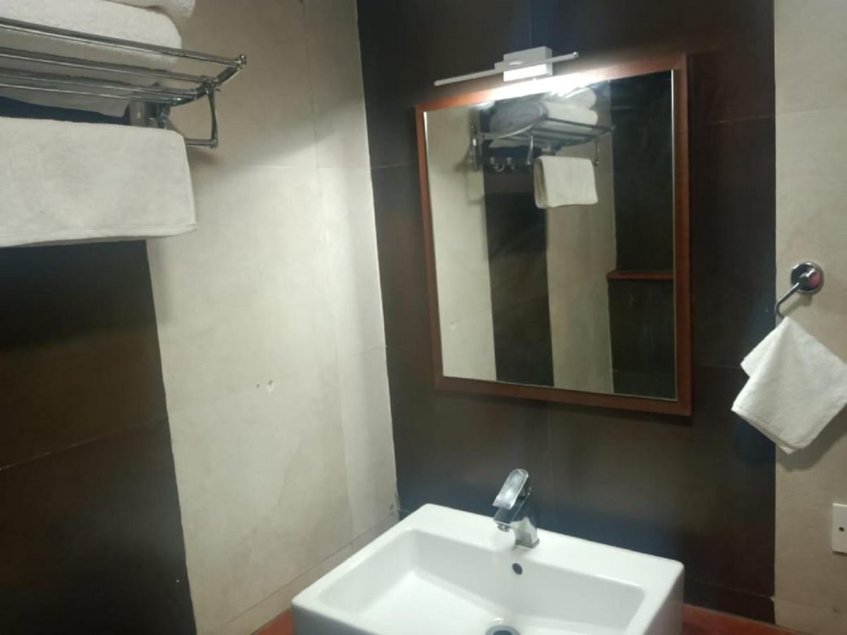 Hotel Malayalee Club Chennai Esterno foto